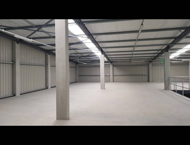1,006M² FACTORY TO LET IN STIKLAND